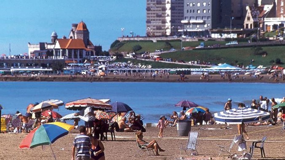 Mar del Plata: un turista estadounidense murió tras sufrir una descompensación en la playa