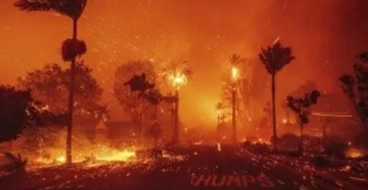 Incendios en Los Ángeles: confirman dos muertos y más de 30.000 evacuados