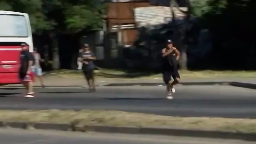 Estaban en vivo por TV haciendo un informe de inseguridad y asaltaron a los pasajeros de un colectivo