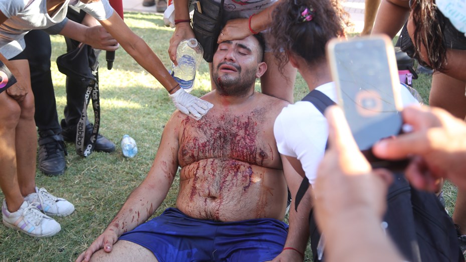 Nuevos incidentes entre militantes y la policía frente al Congreso