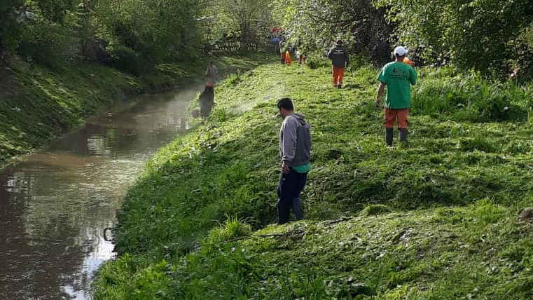 El canal Vista Alegre sobre el que ya se llevan adelante tareas de limpieza, será el protagonista de proyecto que permitirá la inclusión de espacios recreativos en el municipio de Ezeiza