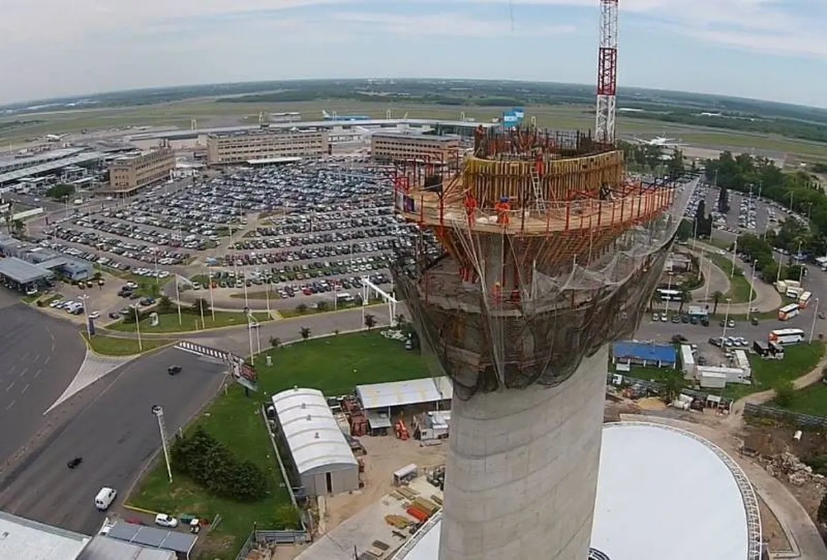 La torre de control que puede ser otro elefante blanco: la empezaron hace 9 años y la obra esta paralizada