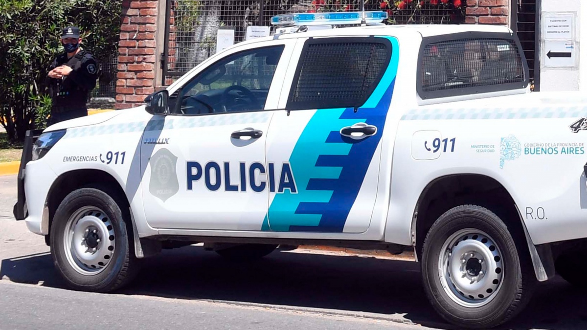 Mataron a un jardinero que quedó en el medio de un tiroteo mientras cortaba el césped