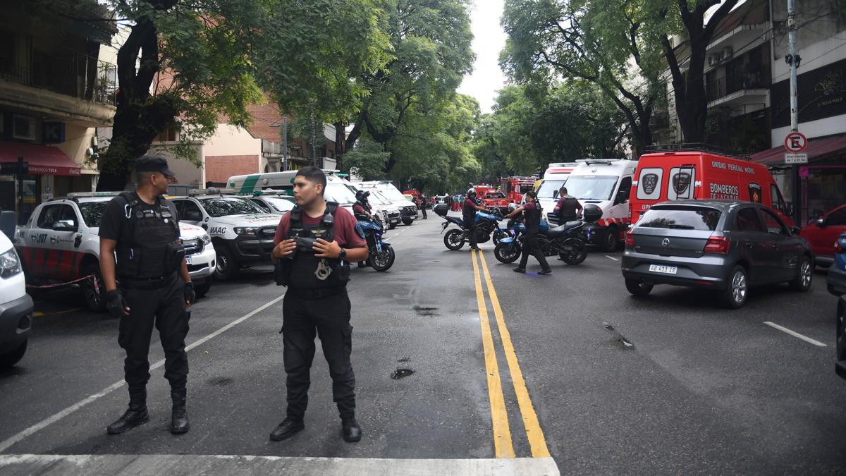 Hallan otro cuerpo y son dos los fallecidos en el derrumbe del barrio porteño de Caballito