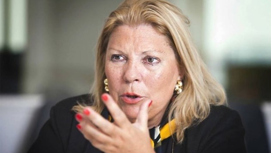 Carrió cargó contra Caputo: “Quiere bajar el déficit con el hambre de los jubilados”