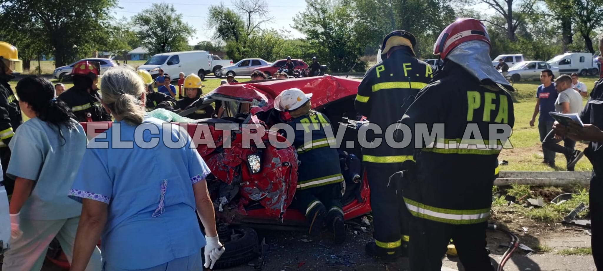 Autopista Ezeiza-Cañuelas: un camión se cruzó de carril y aplastó un auto con cuatro pasajeros