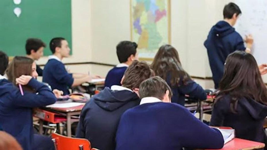 Para evitar mayores aumentos, el Gobierno volvió a eximir a colegios privados de aportes patronales