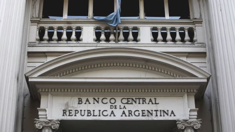 Milei aseguró que el cepo se levantará cuando se solucione déficit fiscal y se sanee el BCRA