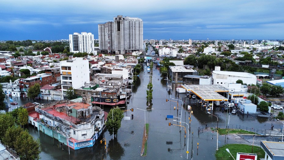 El temporal dejó destrozos, un récord de 130 milímetros y se esperan más tormentas