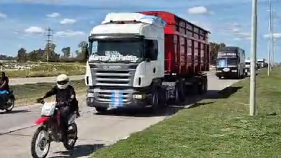 Bahía Blanca: Marcos Di Palma llevó diez camiones con donaciones y Tapia alcanzó el aporte de la AFA