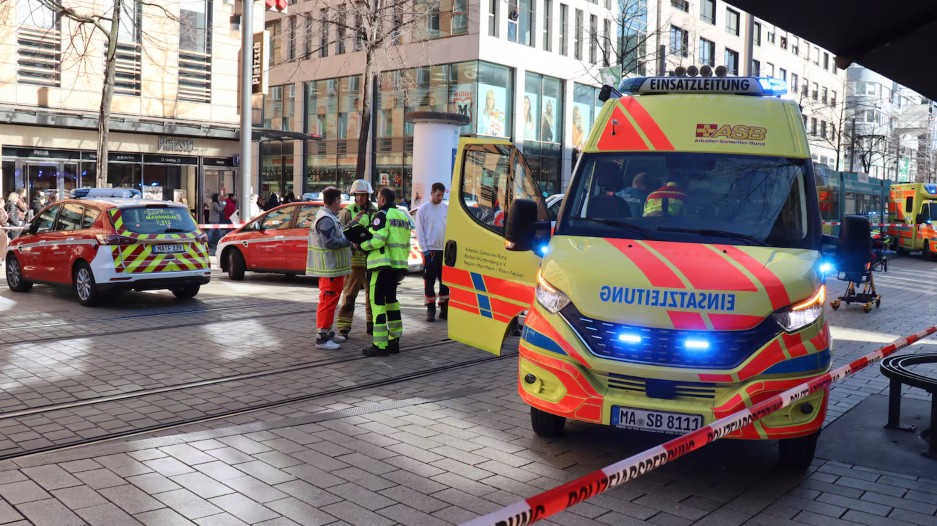 Un vehículo atropelló a una multitud en la ciudad alemana de Mannheim: hay al menos 2 muertos y varios heridos