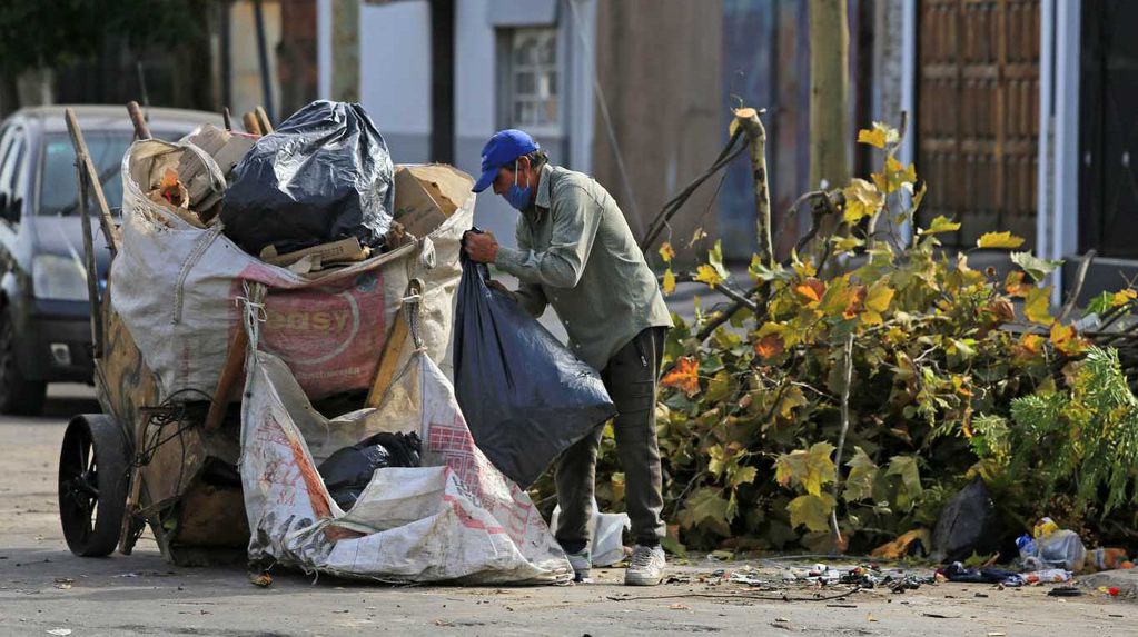 Una familia tipo porteña necesitó ingresos de más de $208 mil en abril para no ser pobre