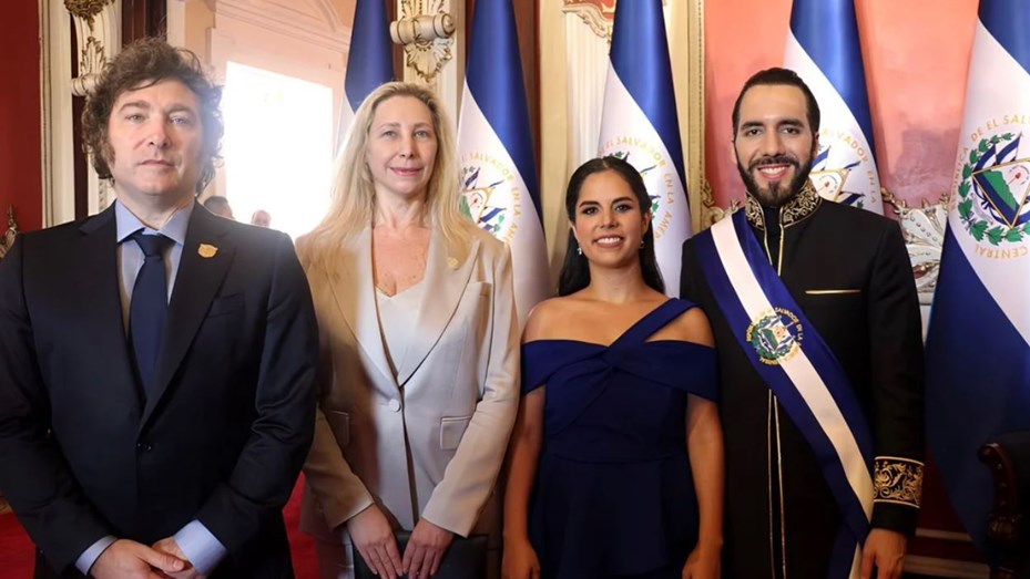 Milei participó de la asunción de Bukele en El Salvador y emprendió el regreso al país