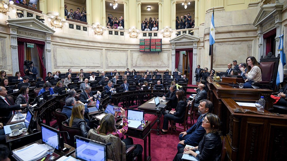 Ley Bases: Qué pasa si hay empate en la votación en el Senado y Milei viaja a Italia