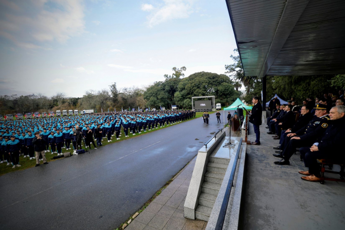 Más de 1.800 cadetes y futuros oficiales de la policía provincial juraron fidelidad a la bandera