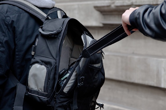 Dos detenidos por sustraer una mochila y un celular a un joven en Carlos Spegazzini 