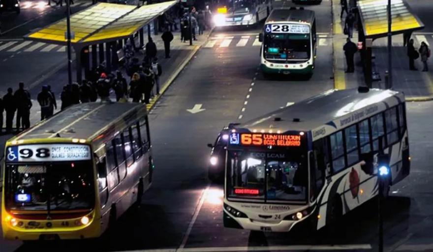 Un sector de la UTA adelantó el paro de colectivos: comenzó a las 16 y afecta a todo el país