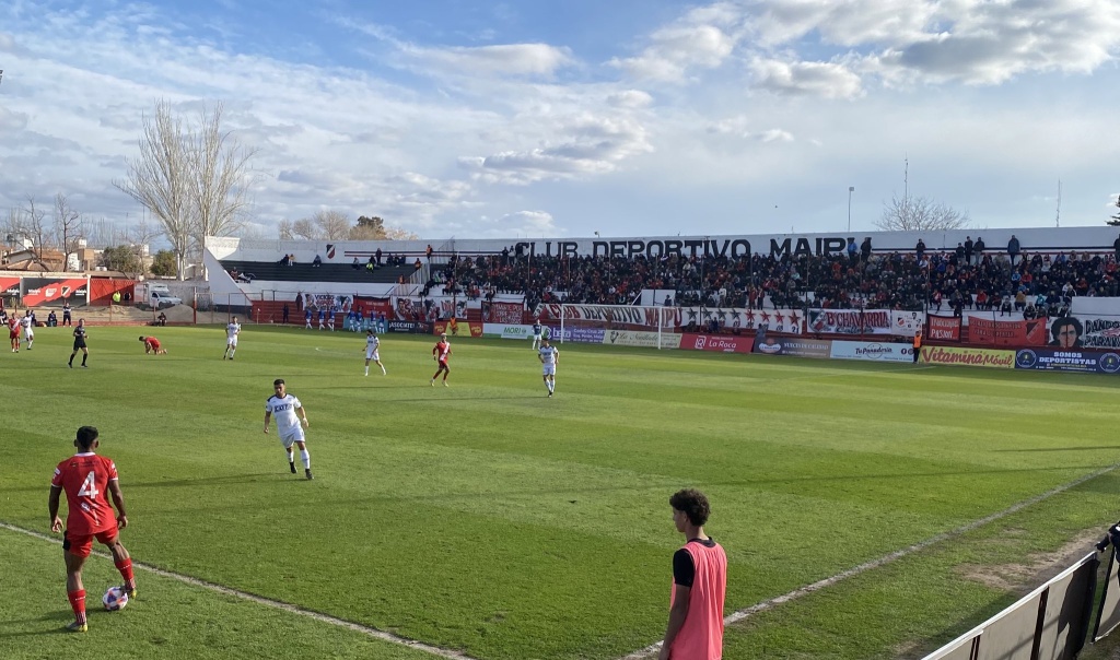 El Lechero cayó 3-2 ante el escolta Deportivo Maipú, entró en zona de repechaje para no descender nuevamente y suma seis derrotas consecutivas como visitante.