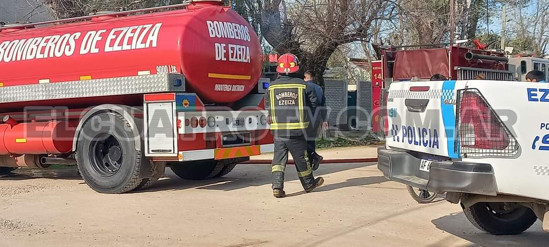 Incendio en una vivienda se salvo de milagro gracias a los vecinos y efectivo en La Unión Ezeiza 