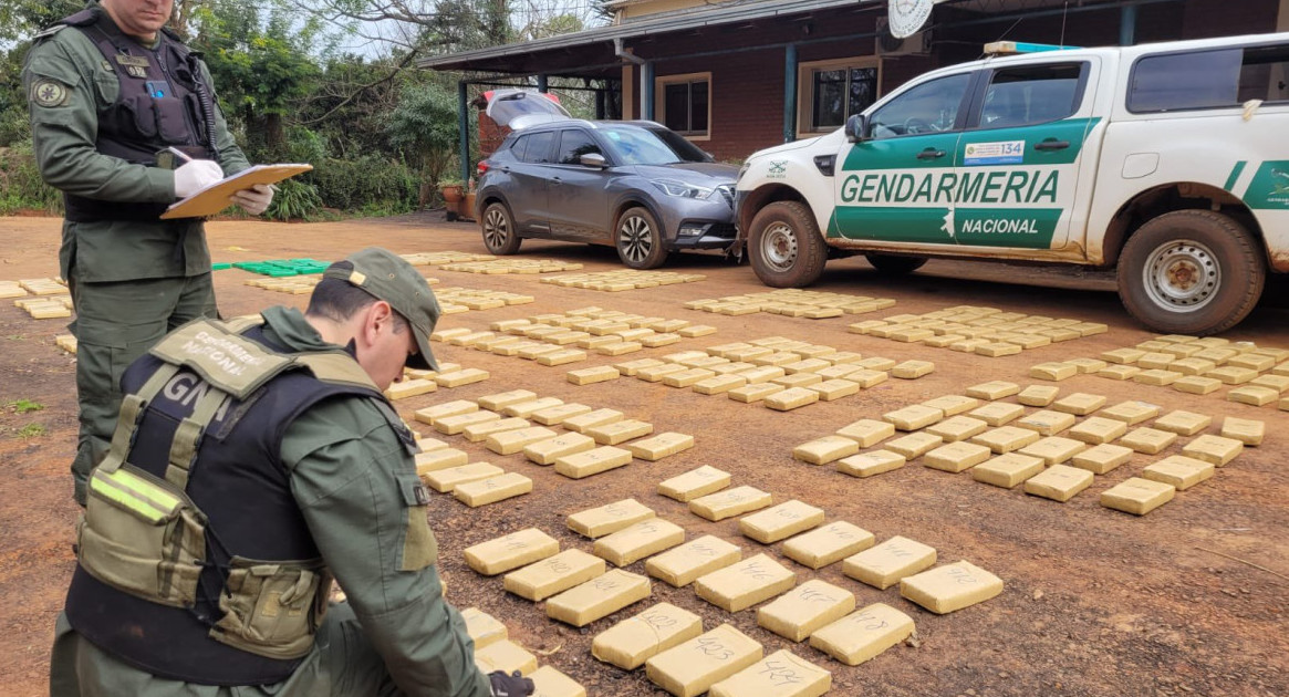 Huyó de un control de Gendarmería y descubrieron que tenía más de 400 kilos de 