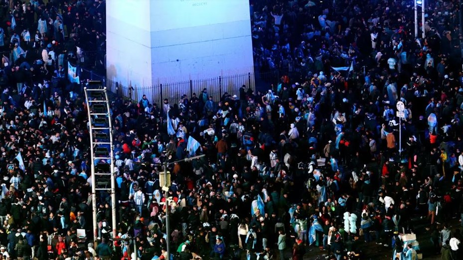 La gente festejó en la calle el nuevo título de la Selección argentina