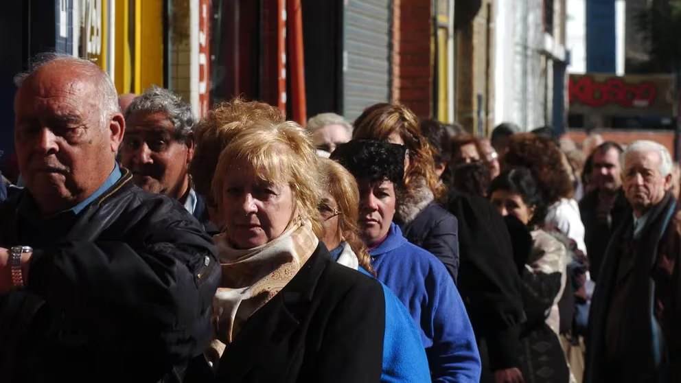 El Gobierno confirmó un nuevo bono para jubilados en agosto: de cuánto será y quiénes lo cobrarán