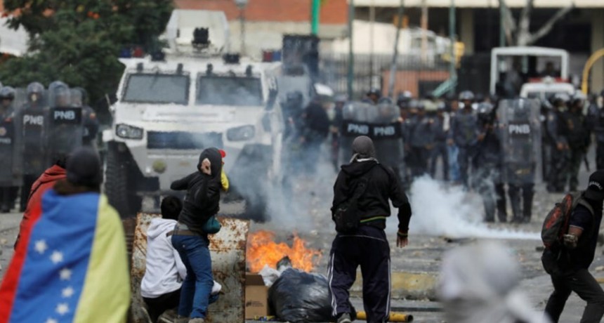 Cuatro muertos en protestas contra Maduro y nuevas marchas en Venezuela