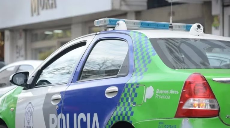 Un policía bonaerense mató de un disparo a un delincuente e hirió a otro cuando intentaron robarle la moto