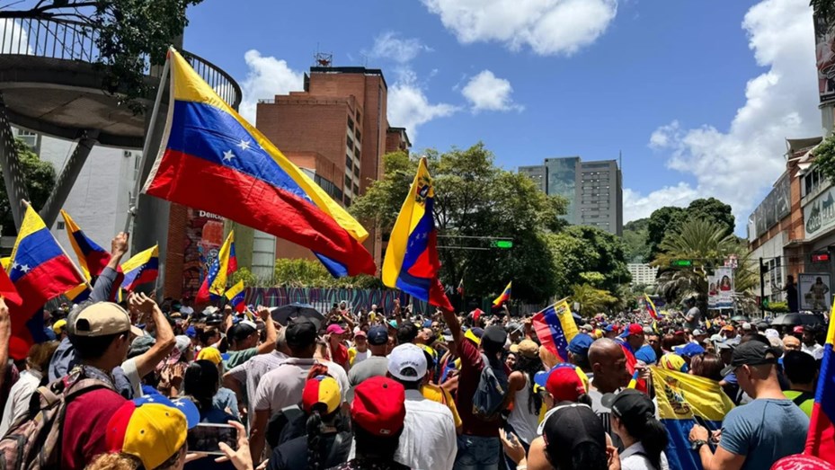 Miles de venezolanos en las calles de Caracas con Corina Machado a la cabeza