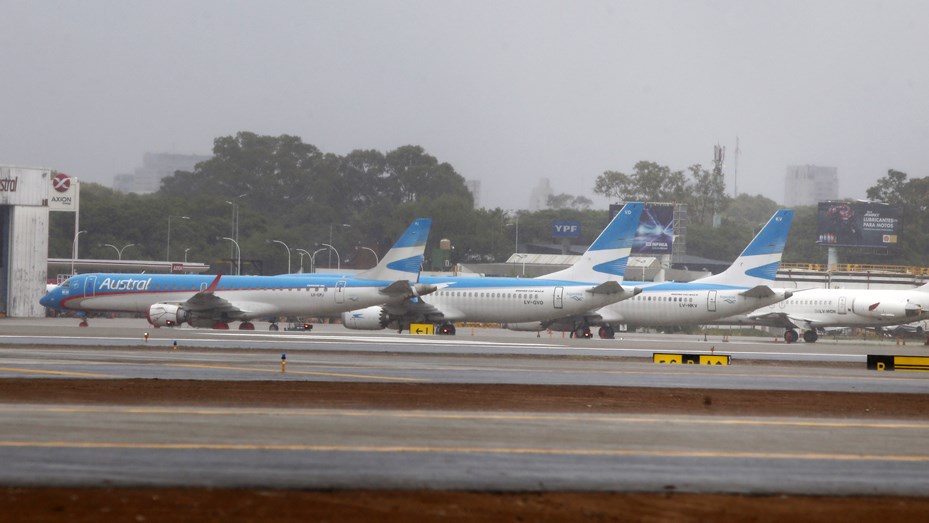 Gremios aeronáuticos harán el lunes asambleas en Aeroparque y habrá demoras en los vuelos