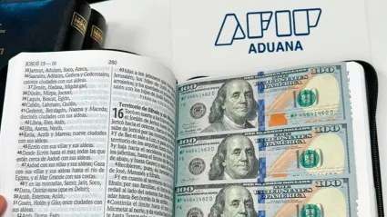 La Aduana descubrió US$ 17 mil ocultos en biblias que viajaban de Ezeiza a Miami