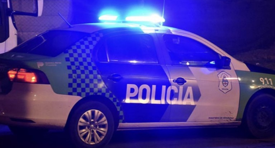 Entró en brote psicótico y tomó de rehenes a sus padres: los amenazó con un arma blanca