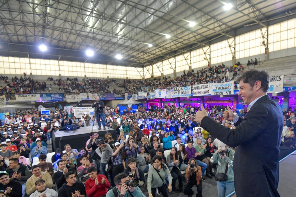 Axel Kicillof anunció la implementación del Boleto Estudiantil para el nivel terciario