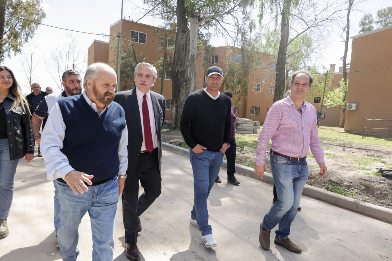 Ezeiza: Maggiotti, Fernández y Granados recorrieron 252 viviendas que se construyen con fondos nacionales