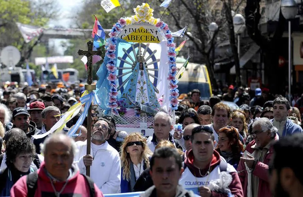 Miles de jóvenes se preparan para comenzar la peregrinación a Luján