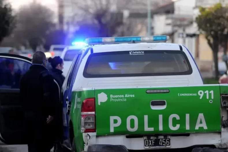 Macabro hallazgo en La Plata: cavaba un pozo en el patio y encontró un cadáver