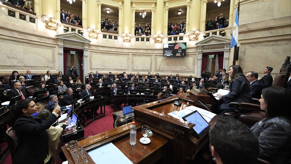 Al borde de otra derrota legislativa, el Gobierno postergó una sesión clave en el Senado