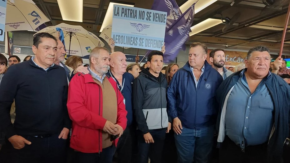 Los gremios aeronáuticos paran el viernes por 24 horas