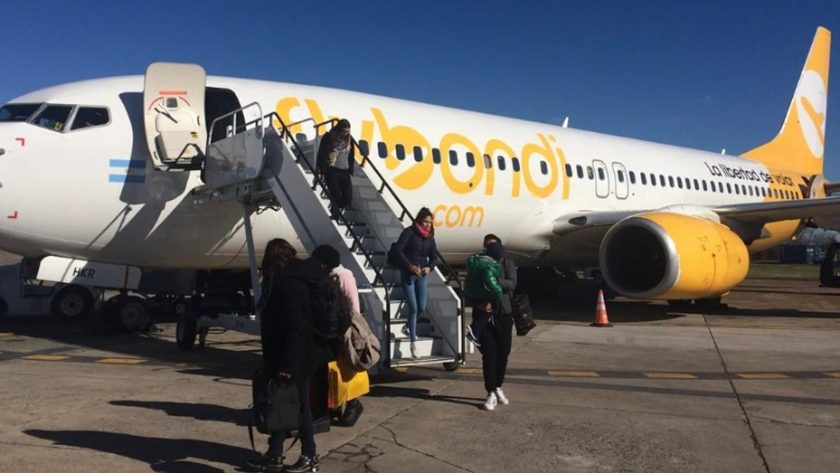 La low cost Flybondi traslada mañana sus operaciones a Ezeiza por el paro aeronáutico de 24 horas