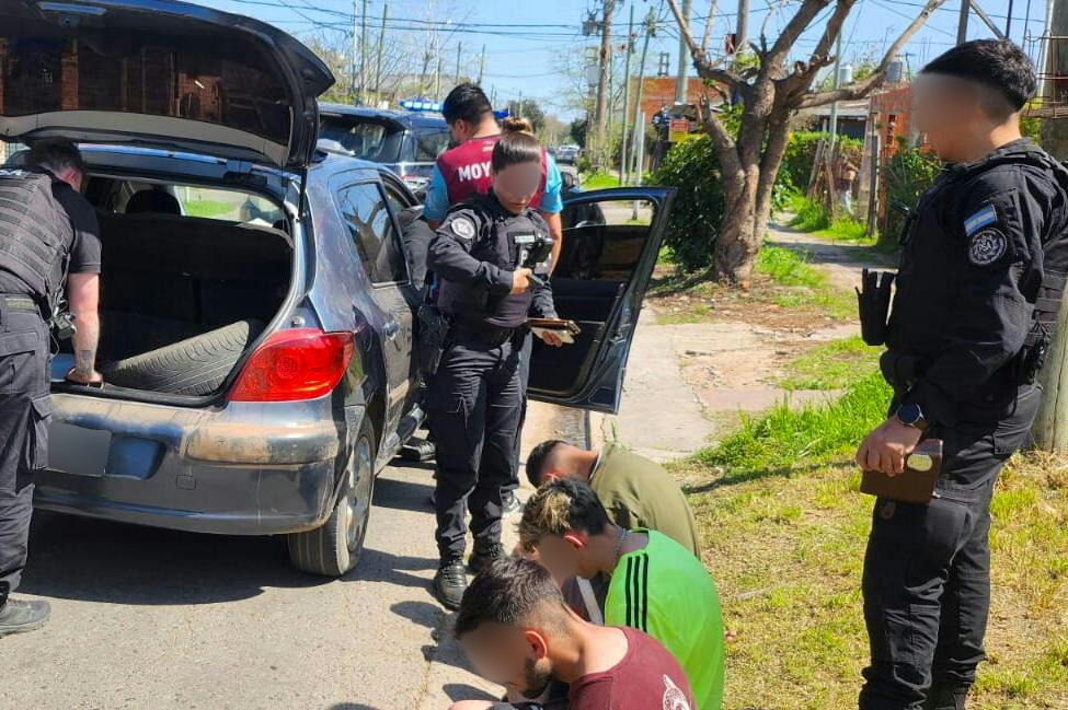 LA PSA DETUVO A TRES HOMBRES EN EZEIZA Y SECUESTRÓ COCAÍNA