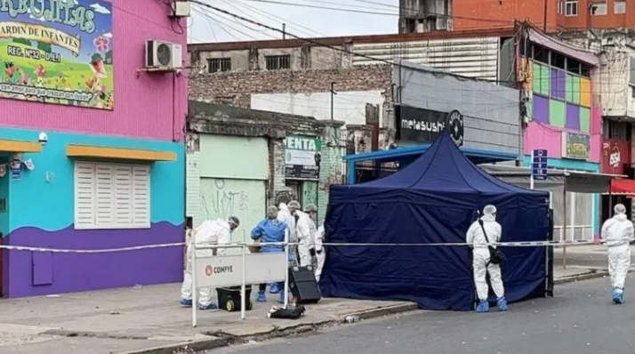 Asesinan a un joven de 20 años a la salida de un boliche tras golpear su cabeza contra un banco por una piña que lo hizo caer
