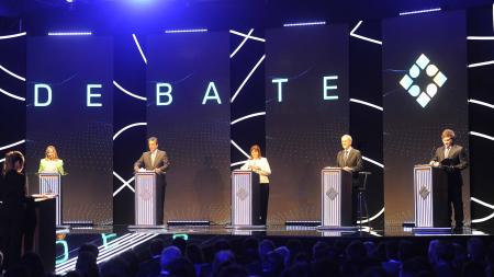 Cruces y fuertes réplicas en el primer debate público entre candidatos presidenciales