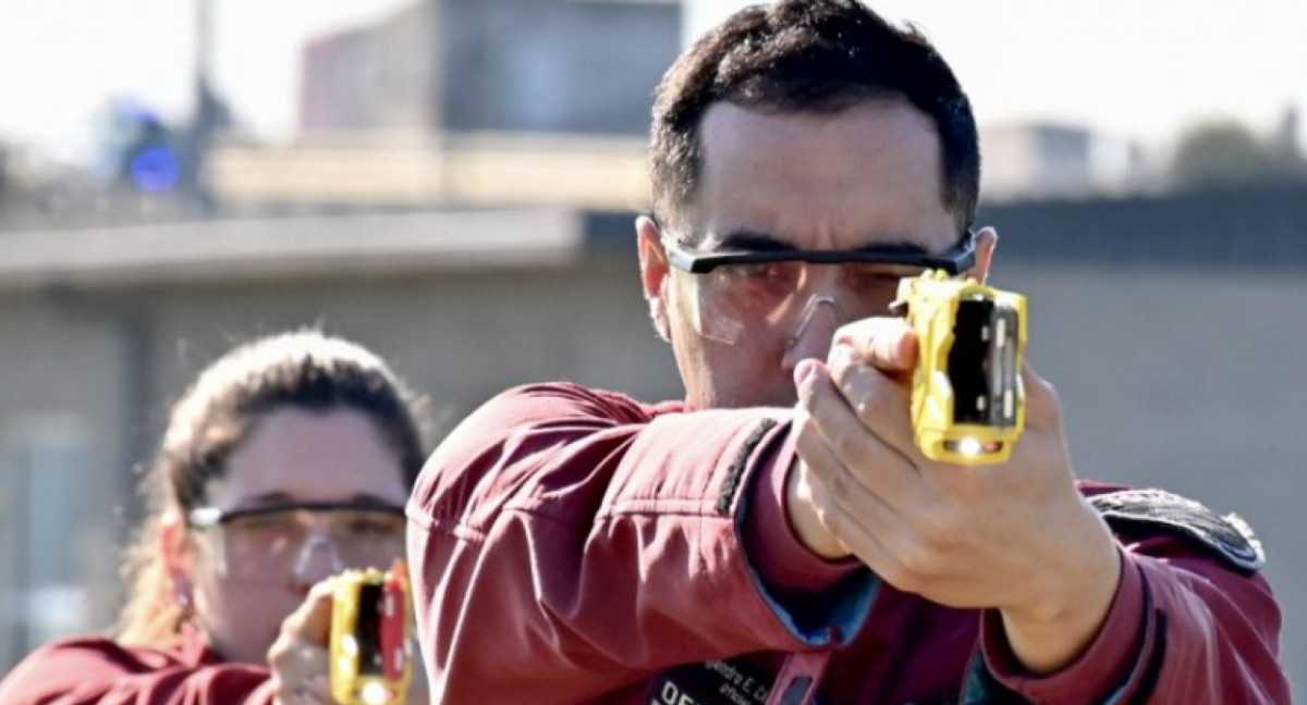 Así fue el momento en que policías de la Ciudad usaron por primera vez una pistola Taser