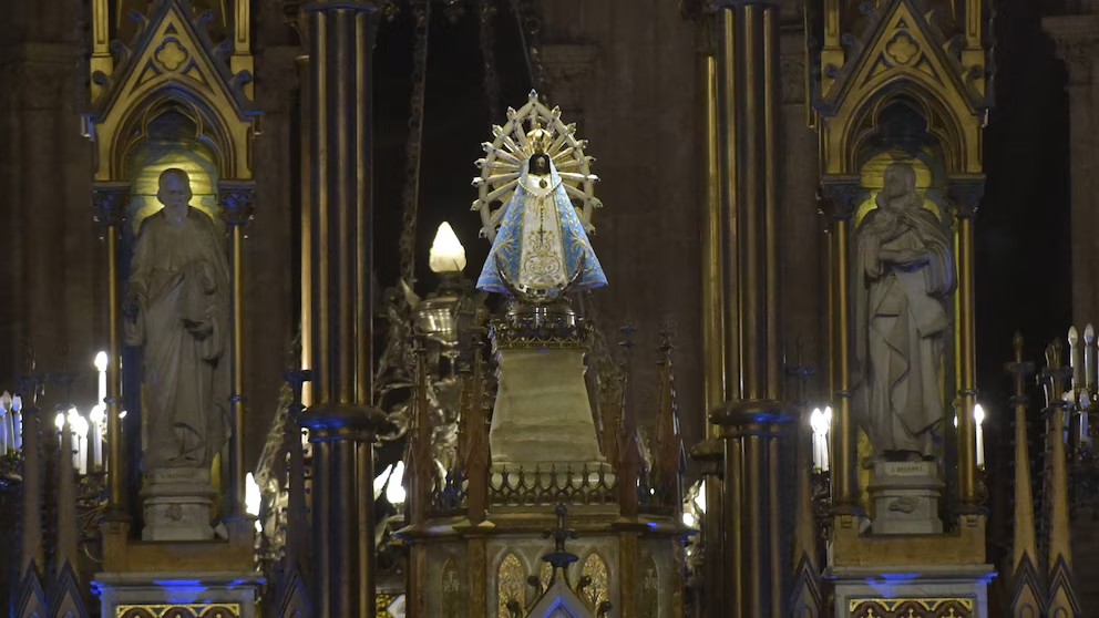 Miles de fieles participaron de la misa central frente a la Basílica tras participar de la 50° Peregrinación Juvenil a Luján