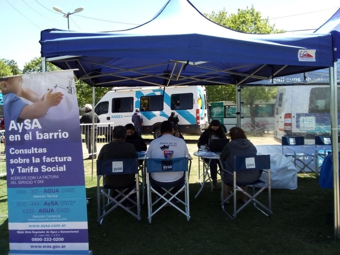 Agua y Saneamientos Argentinos brinda atención a usuarios de Ezeiza en sus barrios