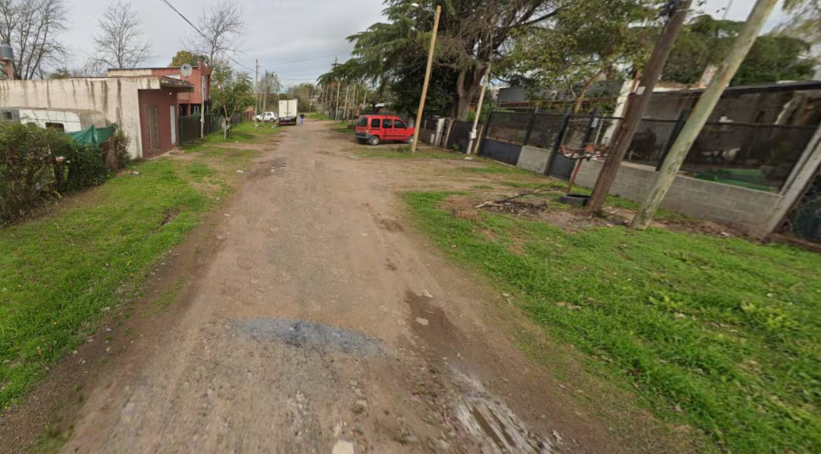 Un repartidor fue a entregar una pizza, se negó a comprar droga y lo atacaron con un machete en la cabeza