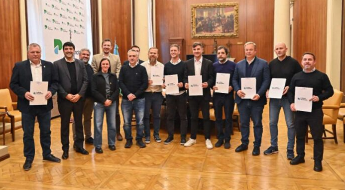 Ezeiza y Almirante Brown, San Vicente trabajan para facilitar financiamiento a instituciones