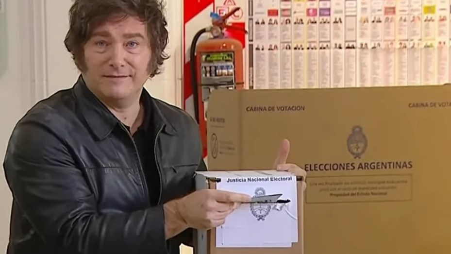 Javier Milei votó en la Universidad Tecnológica Nacional