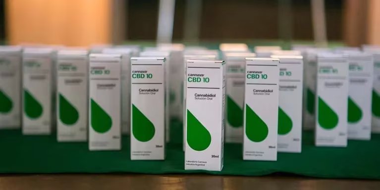 Autorizaron la comercialización del primer aceite de cannabis producido en Argentina