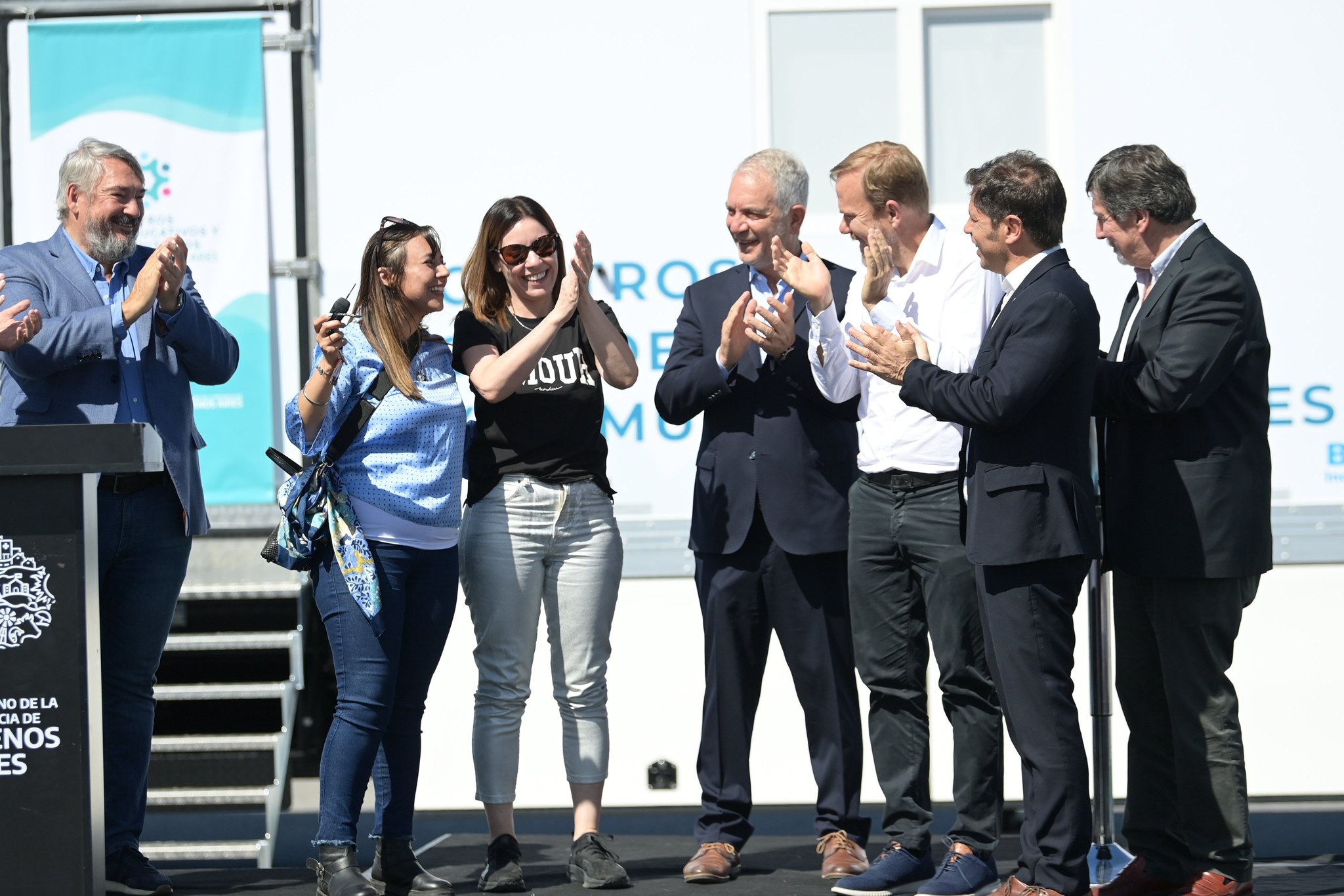 Kicillof y Gastón Granados encabezó la presentación de los Centros Socioeducativos y Comunitarios Móviles